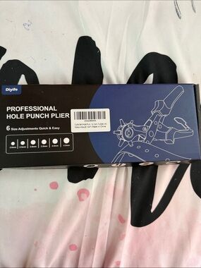 Professional Hole Punch Plier - NWOT
Need Holes for purses, Belts, shoes ect